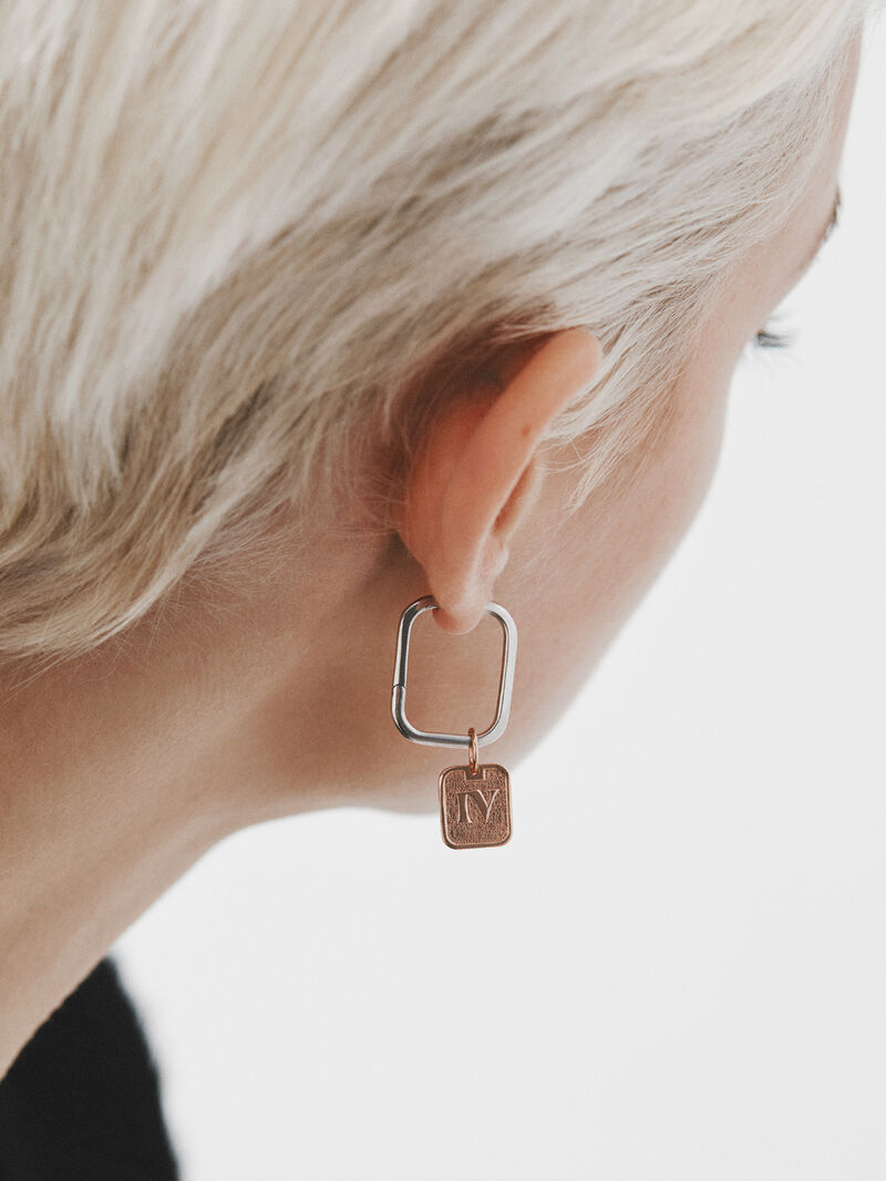 925 silver charm bathed in 18k rose gold with number 4 image number 1