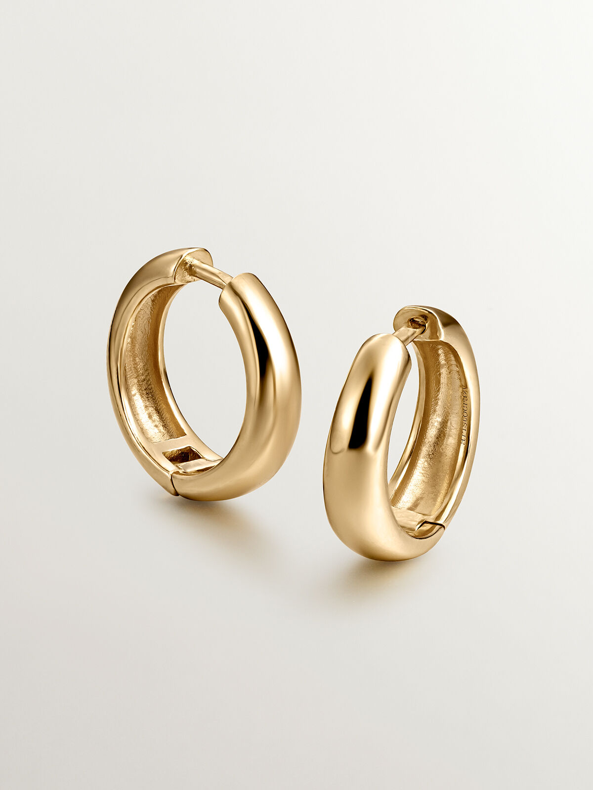 Medium thick hoop earrings made of 925 silver coated in 18K yellow