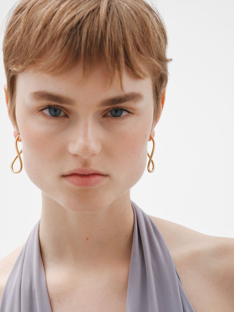 Large wavy hoop earrings made of 925 silver plated in 18K yellow gold image number 1