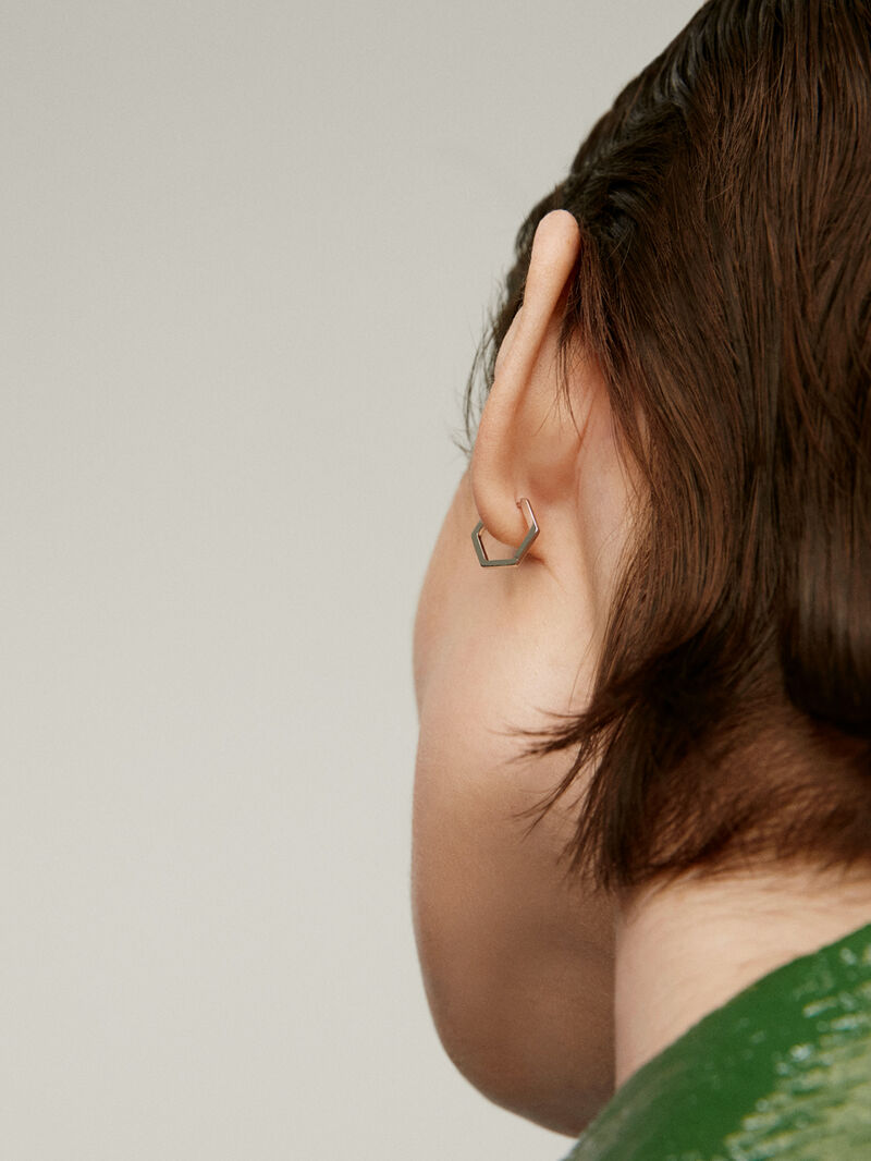 Individual 9K white gold hoop earring with hexagonal shape. image number 1