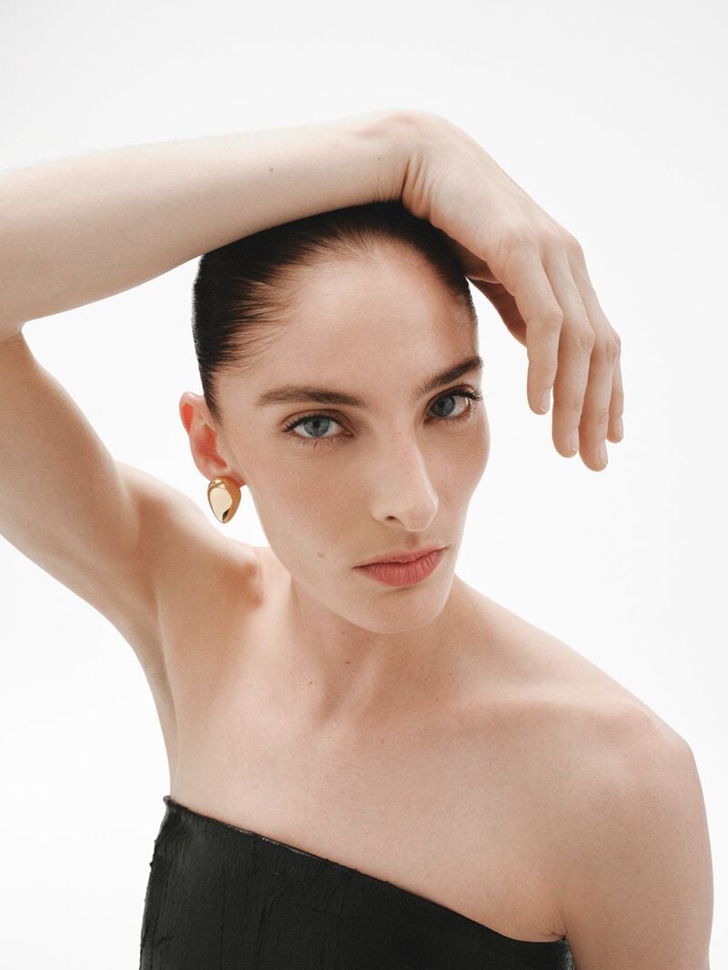 Medium drop earrings in 18K yellow gold plated 925 silver with polished effect image number 3