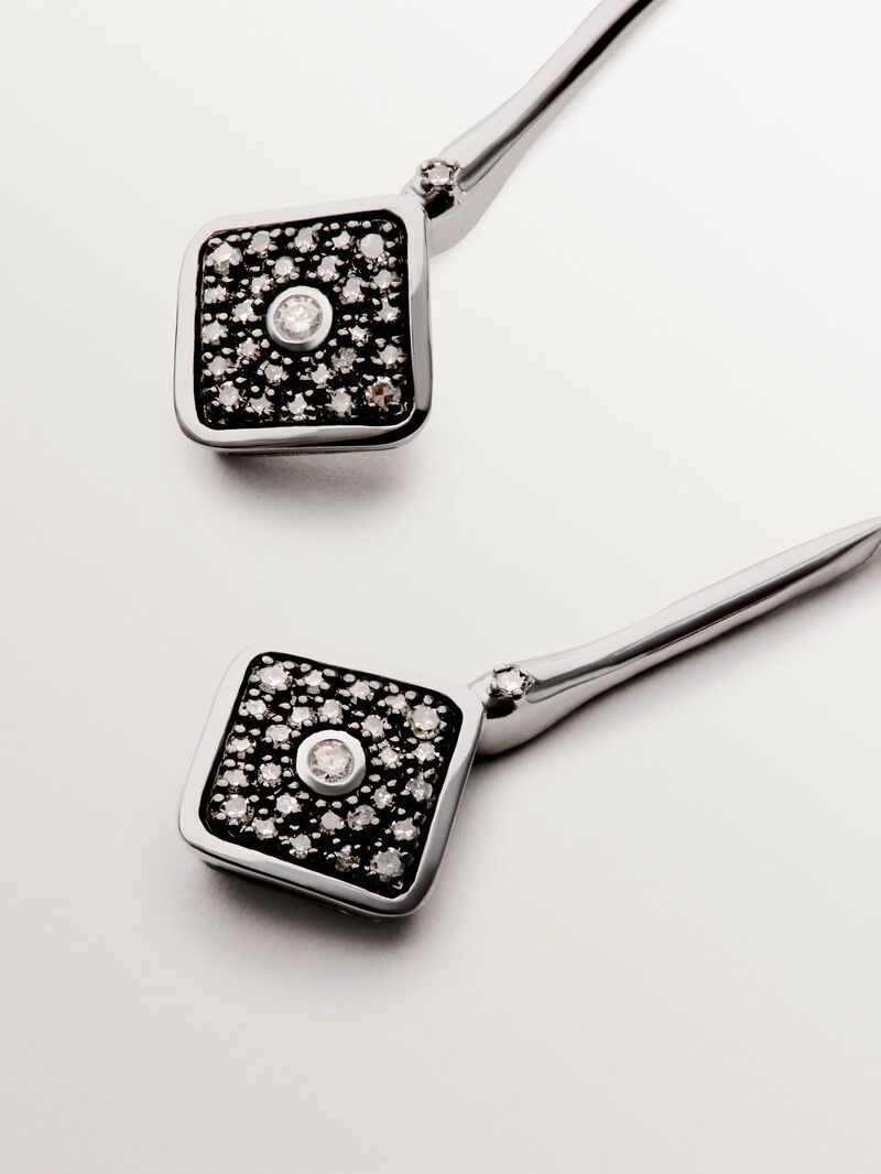 Long 9K white gold rhombus-shaped earrings with diamonds image number 4