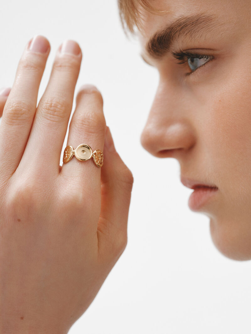 928 Silver ring bathed in 18K yellow gold with ethnic motifs. image number 1