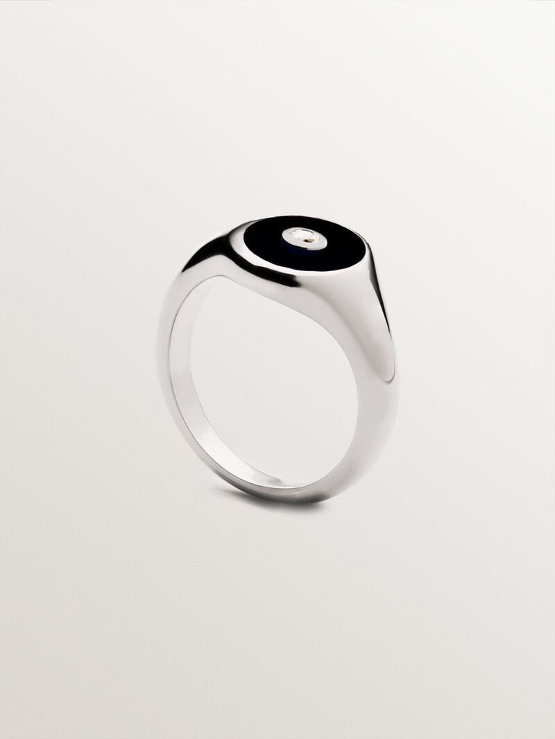 Signet style ring in rhodium-plated 925 silver with black onyx and brilliant-cut white quartz. image number 4