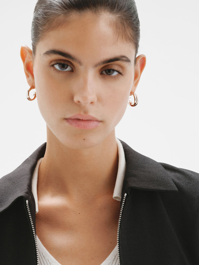 Medium double hoop earrings made of 925 silver, coated in 18K rose gold. image number 3