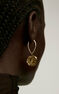 Charm medalla inicial L artesanal plata recubierta oro , J04641-02-L
