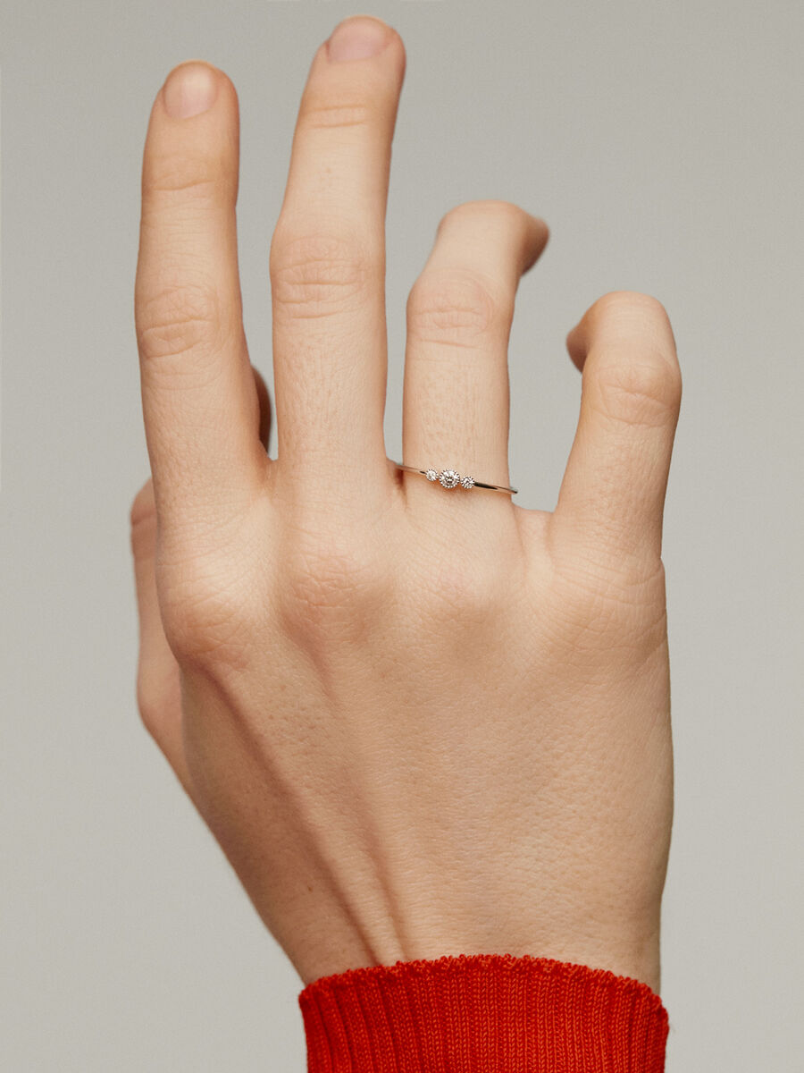 Anillo tres diamantes oro blanco 9kt , J04498-01, hi-res