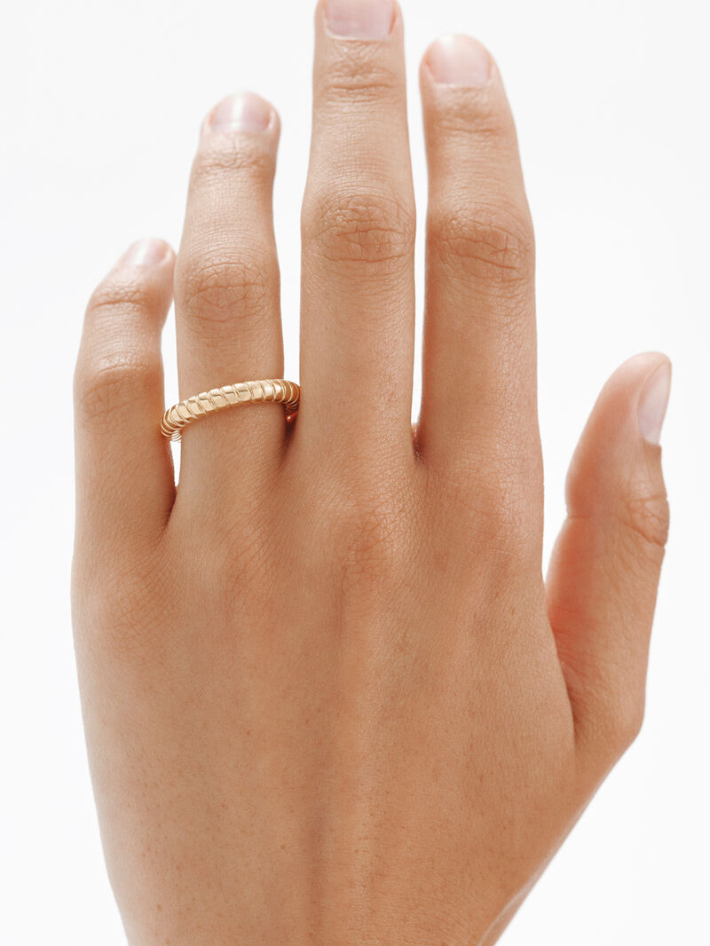 Anillo mediano gallonado de plata 925 bañada en oro de 18K image number 1