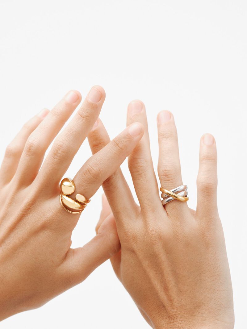 Tú y Yo ring made of 925 silver, bathed in 18K yellow gold with a domed shape. image number 5