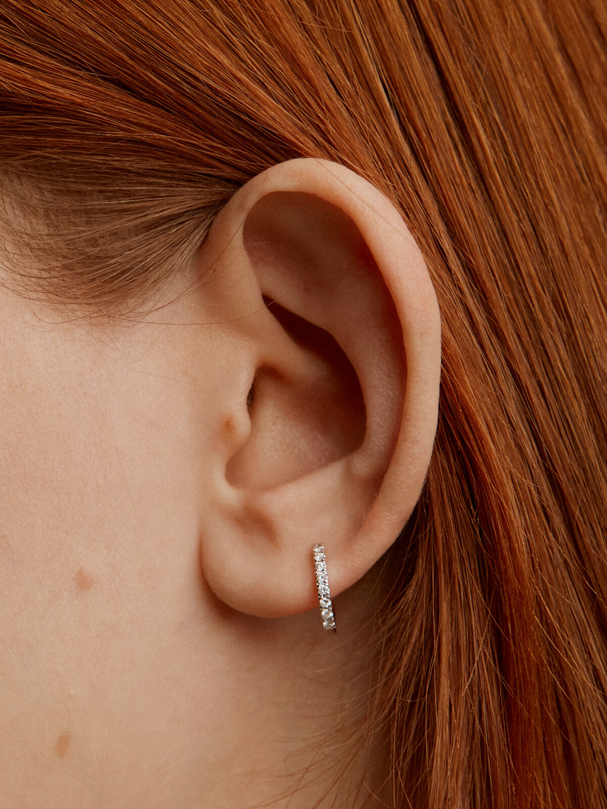 18K white gold small hoop single earring with diamonds. Aristocrazy