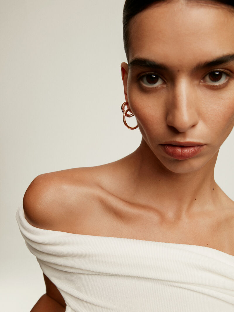 Medium-sized hoop earrings made of 925 silver, coated in 18K rose gold image number 5