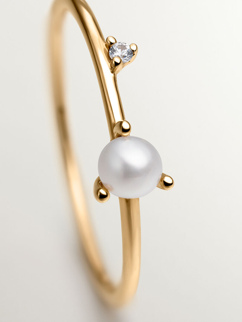 9K Yellow Gold Ring with Pearl and White Sapphire image number 2
