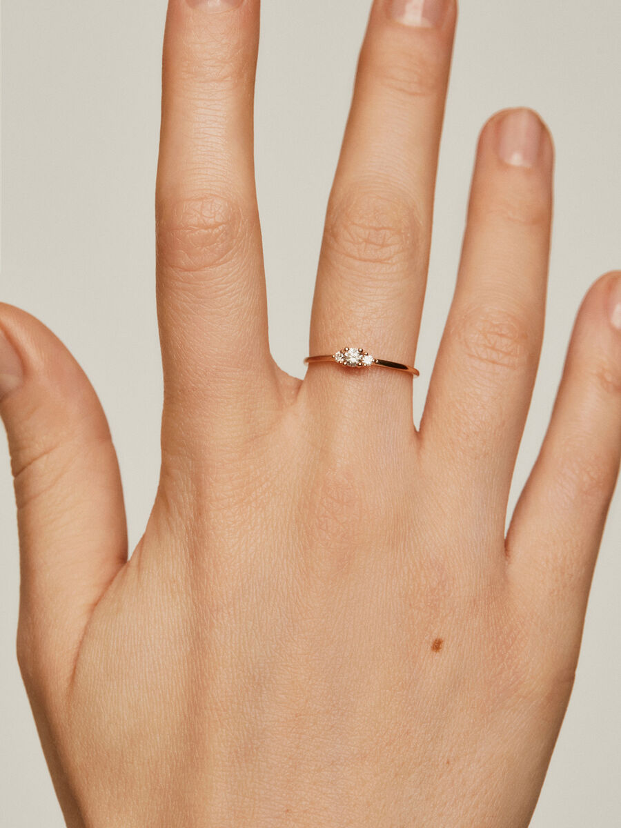 Bague en or rose 18 K avec trois diamants, J04436-03, hi-res