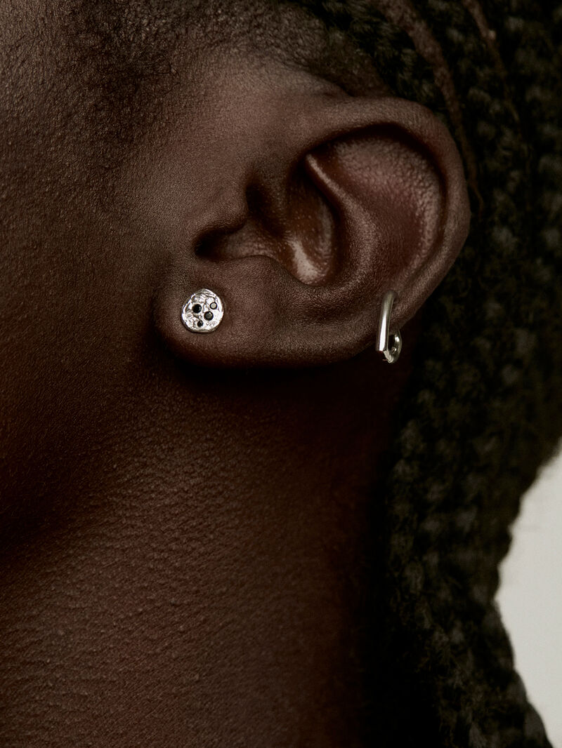 925 Silver earrings with relief and black spinels image number 3