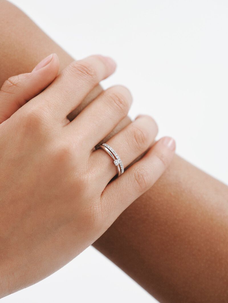 18K white gold ring with brilliant cut diamonds image number 6