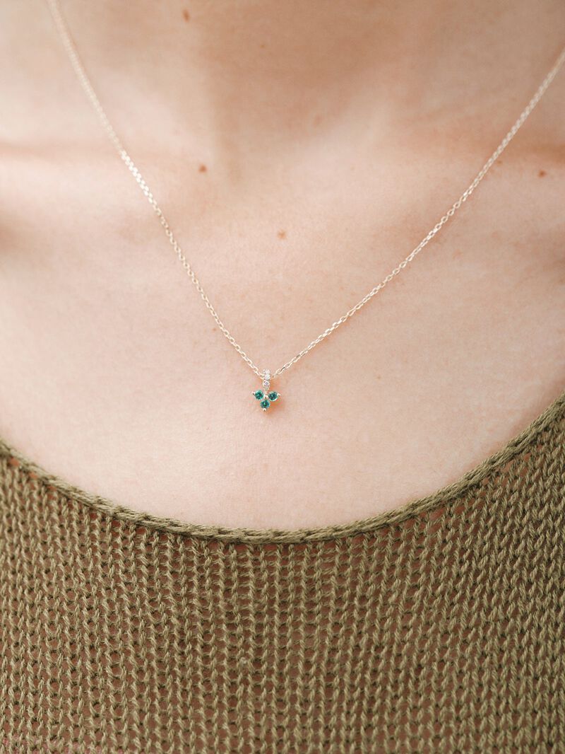 9K yellow gold pendant with emerald and diamond clover image number 1