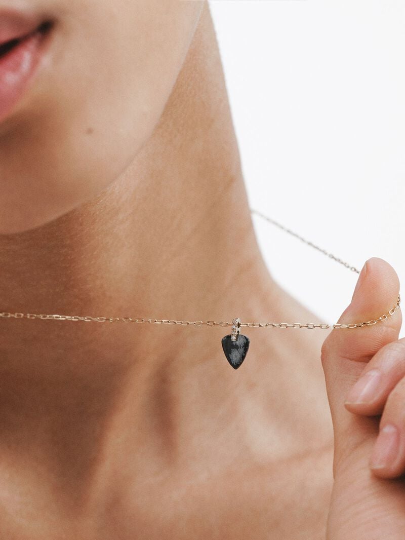 9K yellow gold necklace with teardrop-cut black obsidian and 0.03 ct brilliant-cut diamonds image number 3