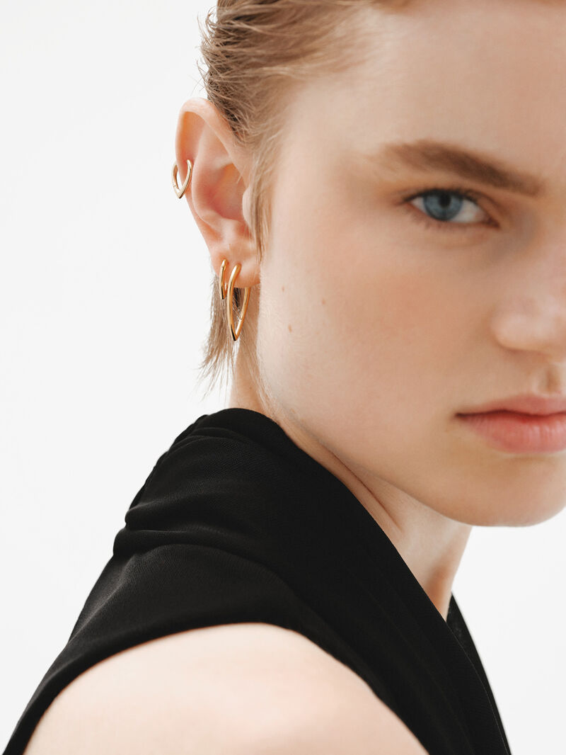 Large hoop earrings made of 925 silver, bathed in 18K yellow gold, with a drop shape. image number 3