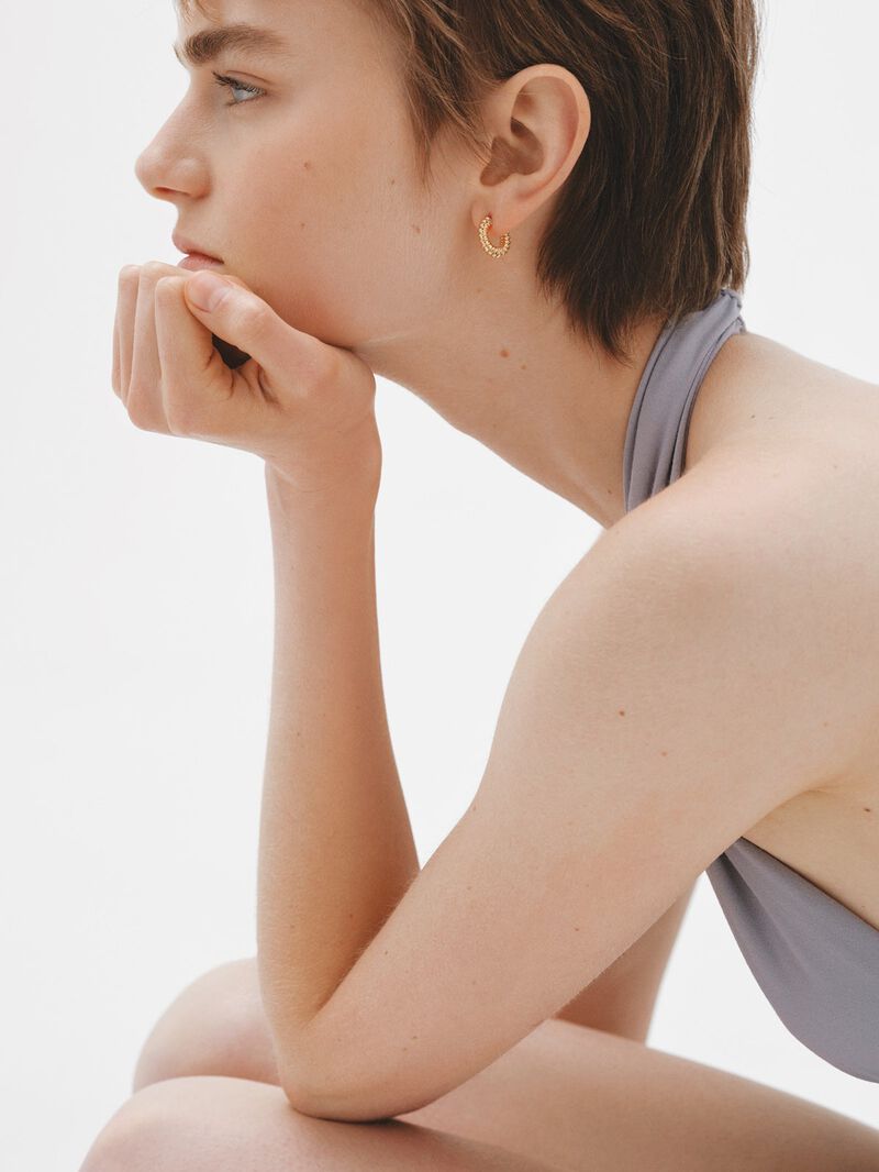 Small hoop earrings made of 925 silver plated in 18K yellow gold with an embossed finish. image number 3