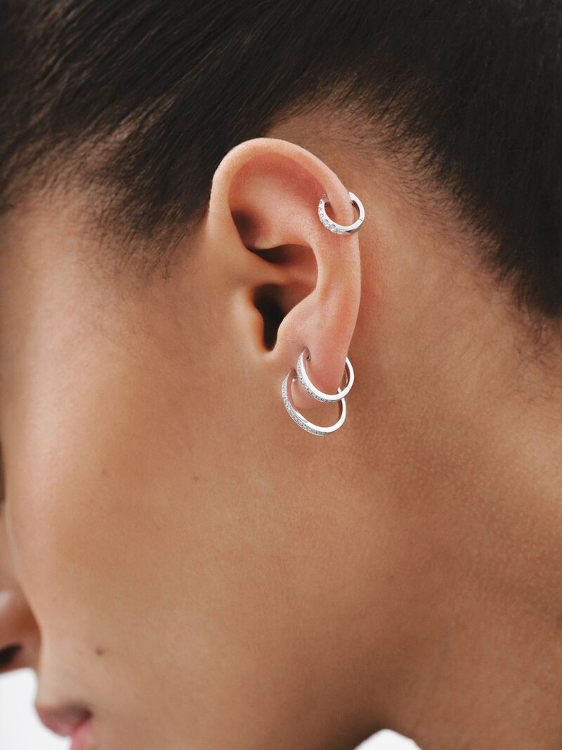 18K white gold single hoop earring with brilliant-cut diamond image number 5