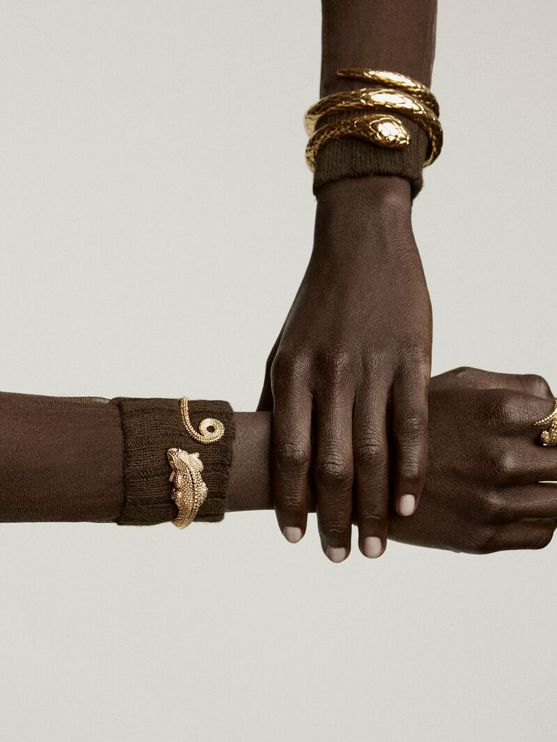 Rigid bracelet made of 925 silver, bathed in 18K yellow gold with a chameleon shape. image number 5