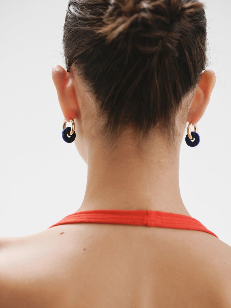 925 Silver hoop earrings plated in 18K Yellow Gold with Lapis Lazuli image number 2