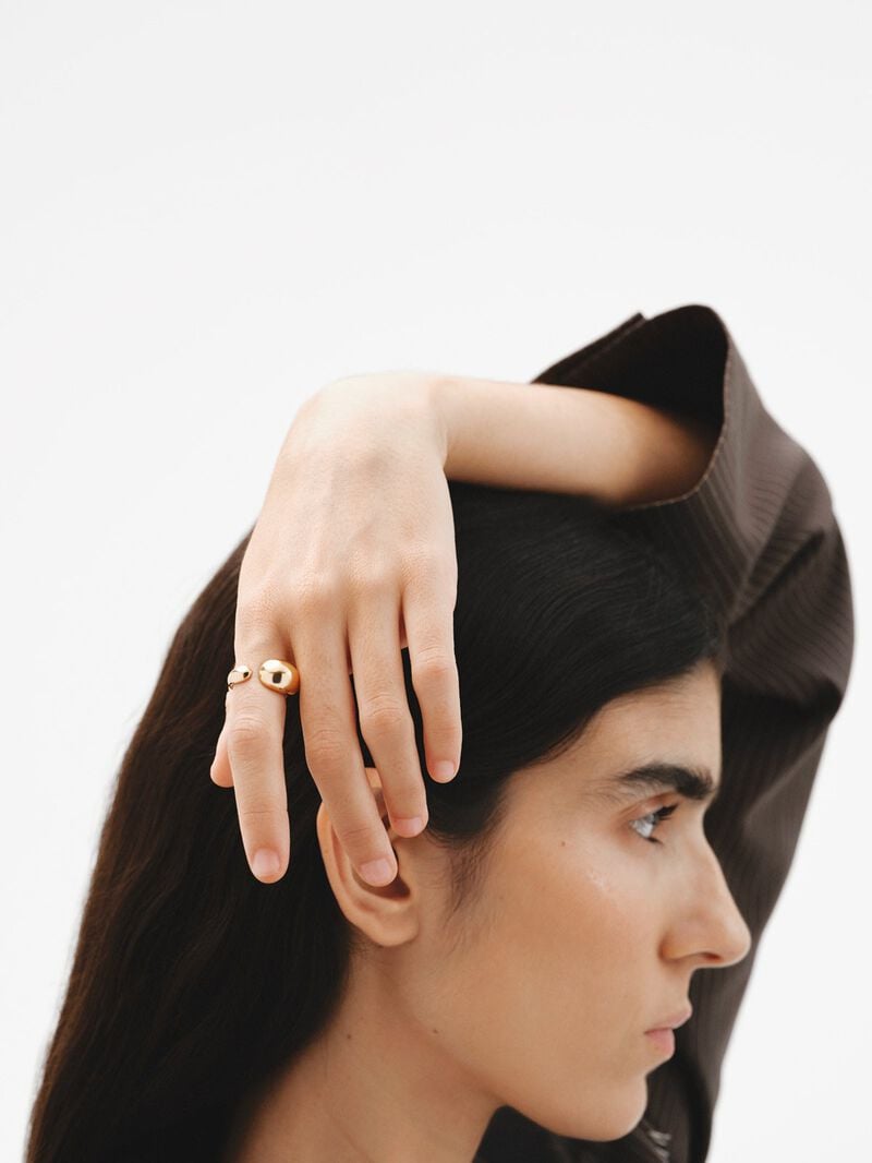 Tú y Yo ring made of 925 silver, bathed in 18K yellow gold with a domed shape. image number 3