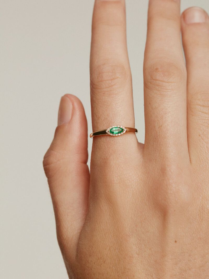 9K Yellow Gold Ring with Emerald and Diamonds image number 1