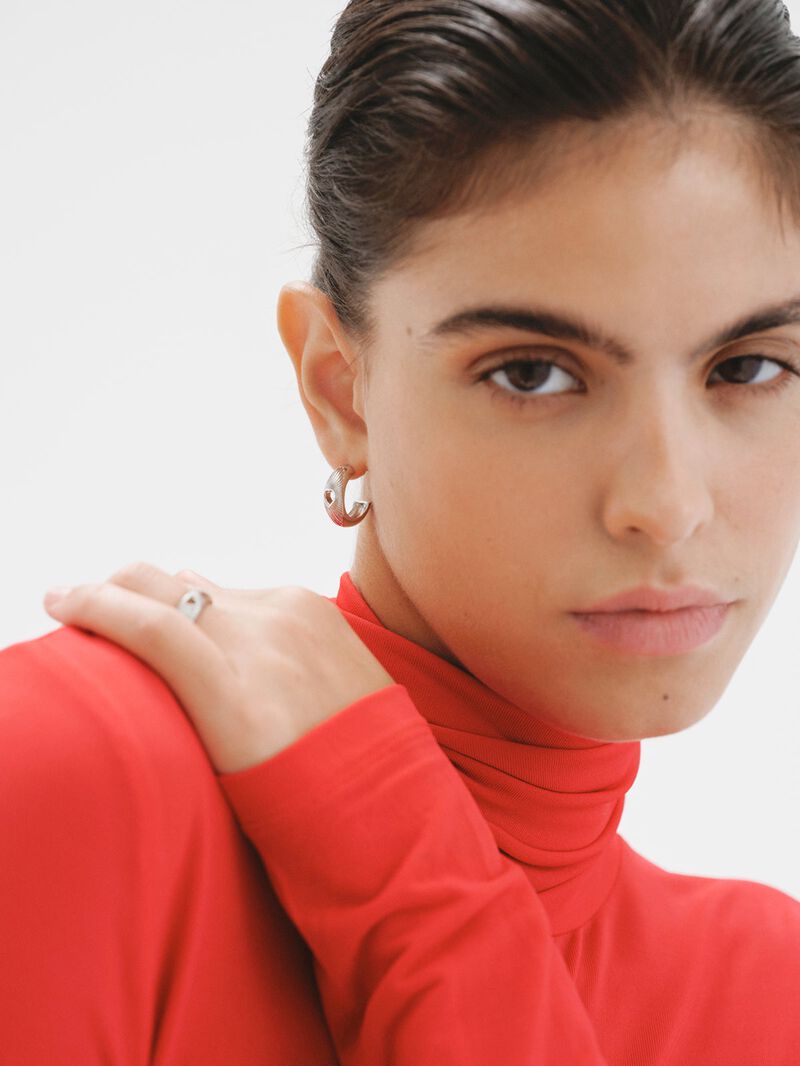 925 silver hoop earrings with heart and guilloché texture image number 5