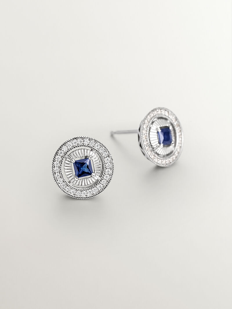 18K white gold earrings with brilliant-cut diamonds and princess-cut blue sapphires image number 4