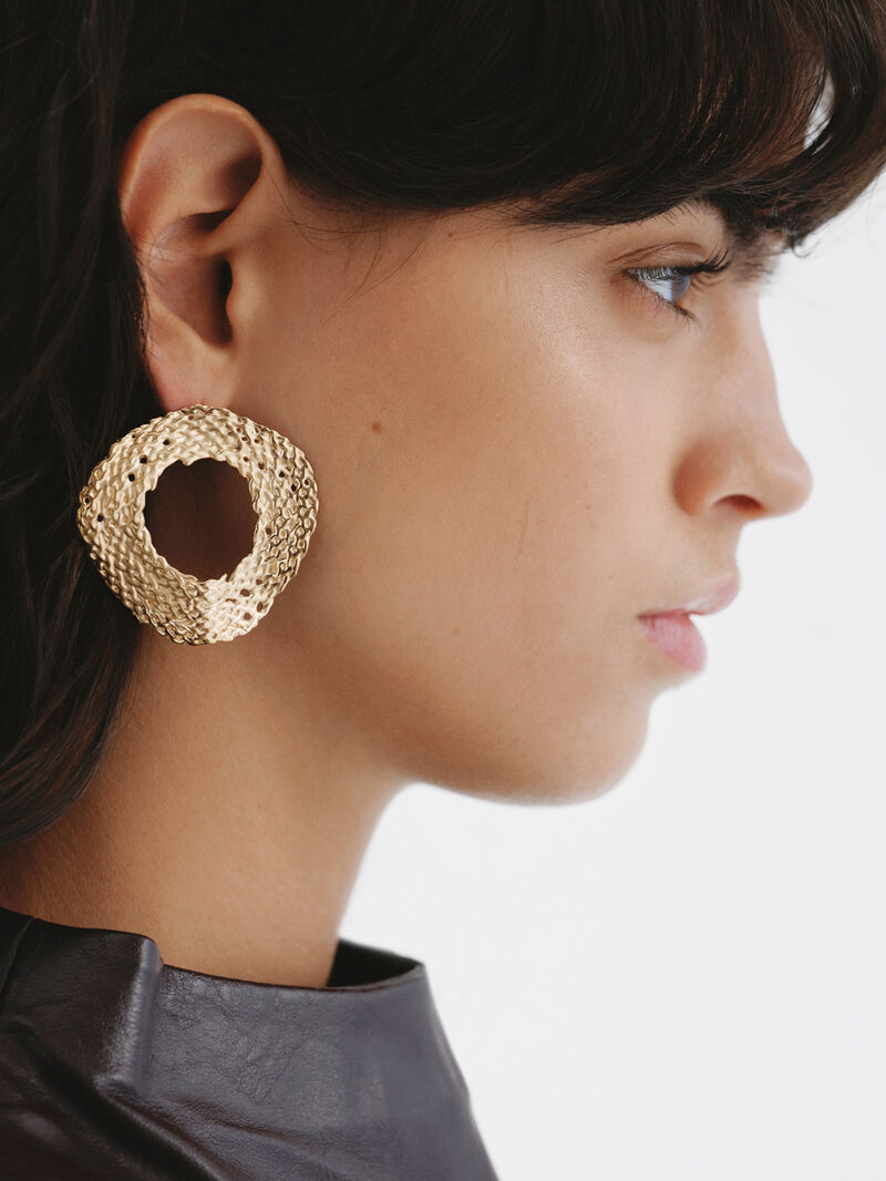 Large 925 silver earrings bathed in 18K yellow gold with wicker texture. image number 3