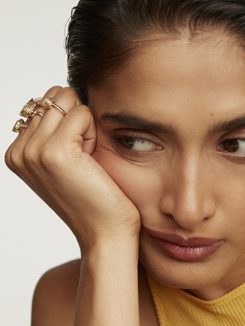 Medium-sized silver 925 hoop earrings plated in 18K rose gold with green quartz. image number 2