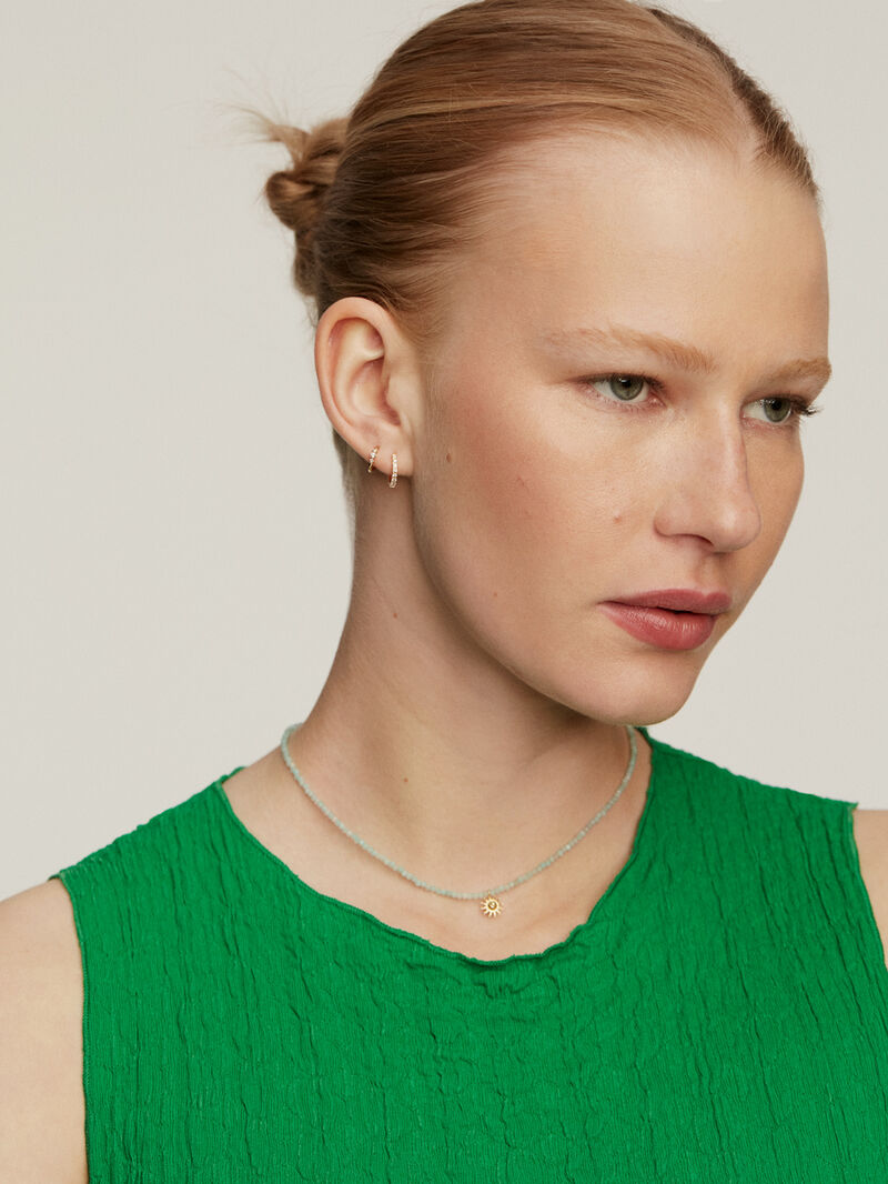 Individual 18K yellow gold hoop earring with diamonds. image number 5