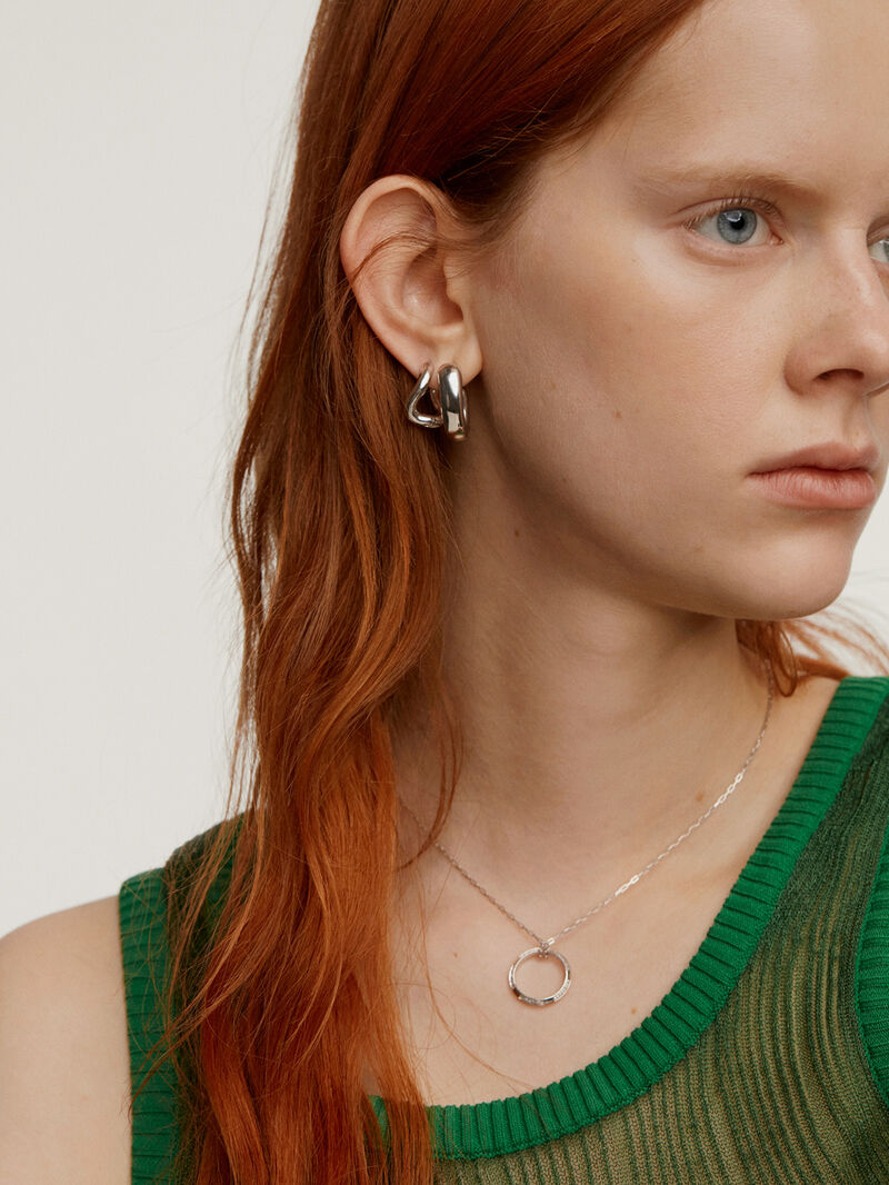 Medium thick 925 silver hoop earrings with a wavy shape. image number 5