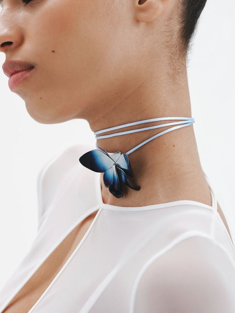 Cord and 925 silver necklace in the shape of an orchid, gradient blue enamel and polished effect image number 4