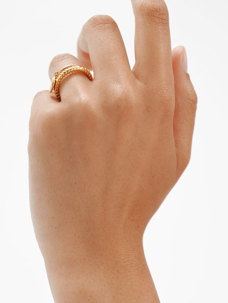 Anillo pequeño gallonado de plata 925 bañada en oro de 18K image number 5