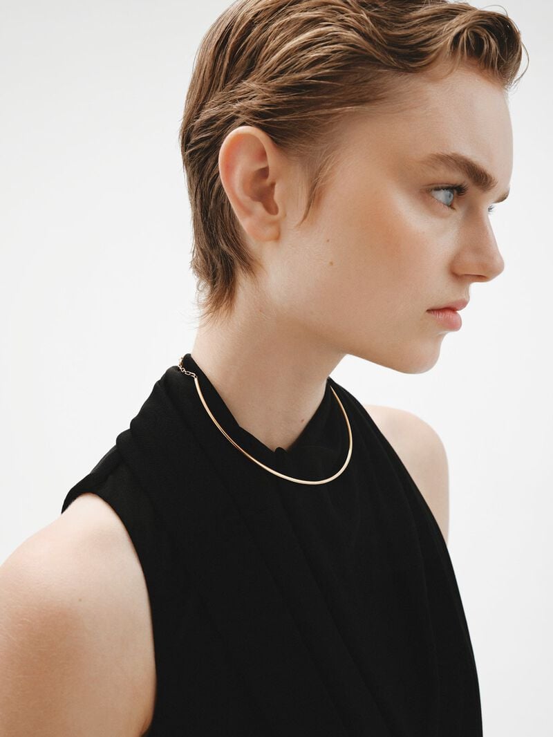 Rigid necklace made of 925 sterling silver coated in 18K yellow gold. image number 1