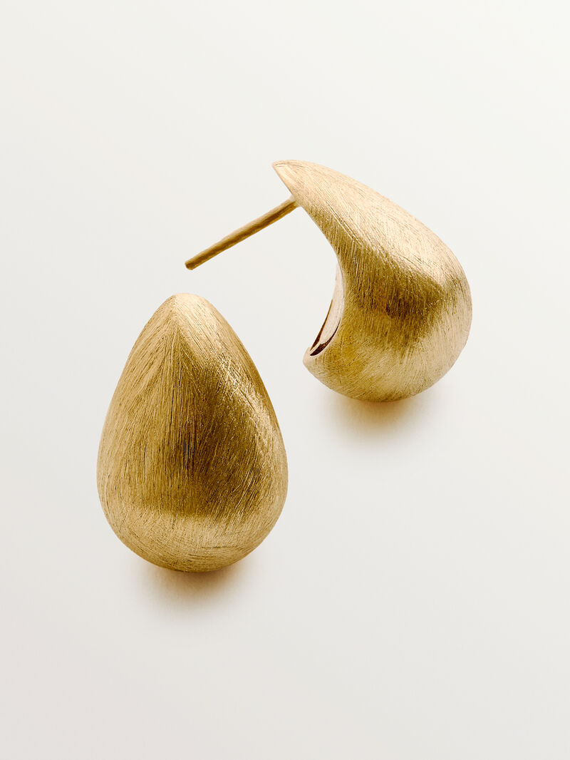 Small drop earrings in 18K yellow gold plated 925 silver with texture image number 4