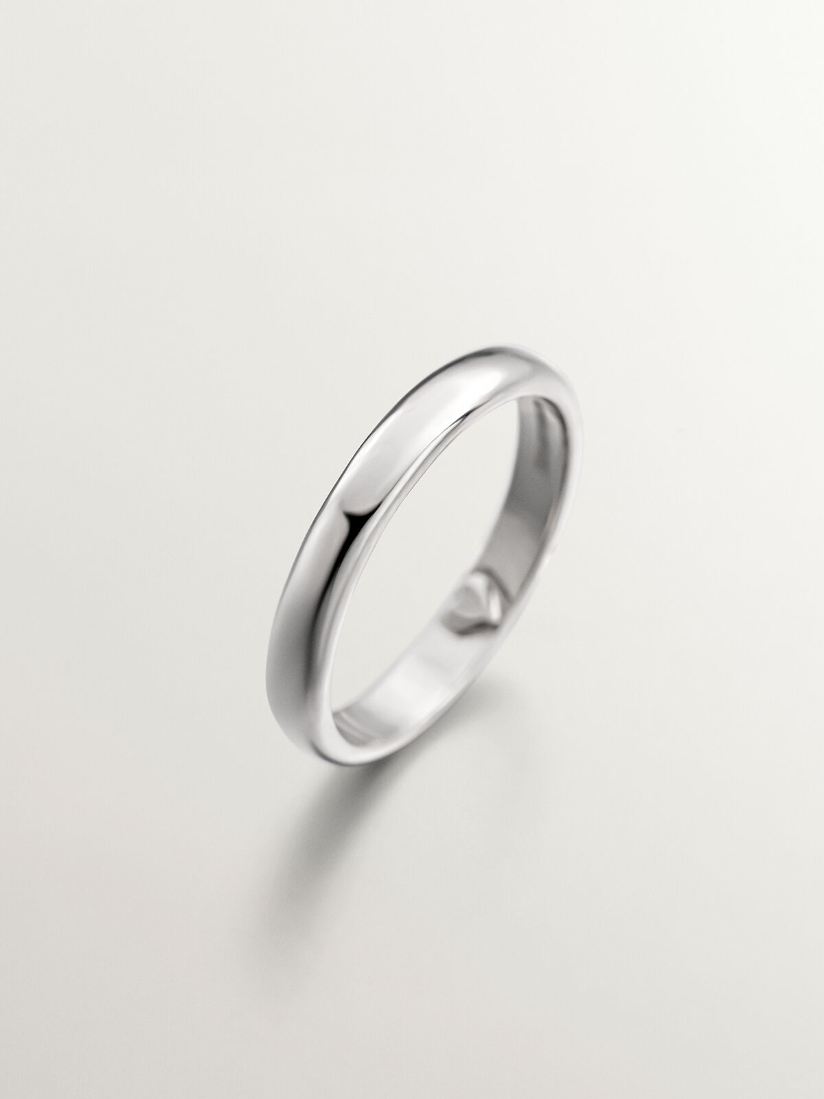925 Silver band ring with an interior heart. Aristocrazy