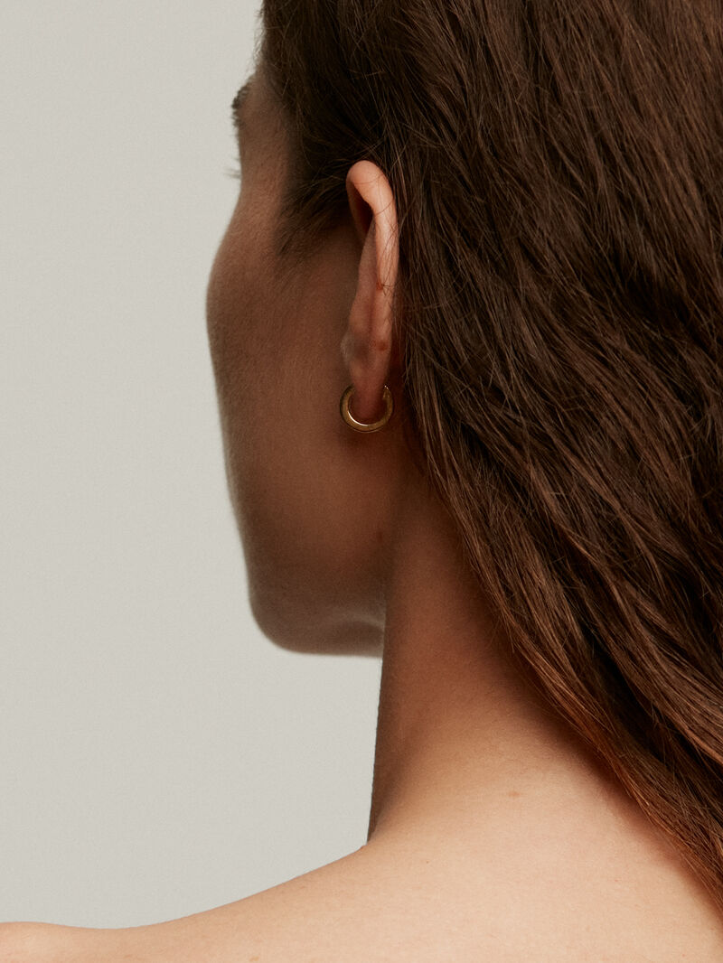 Small 925 silver hoop earrings coated in 18K yellow gold. image number 3