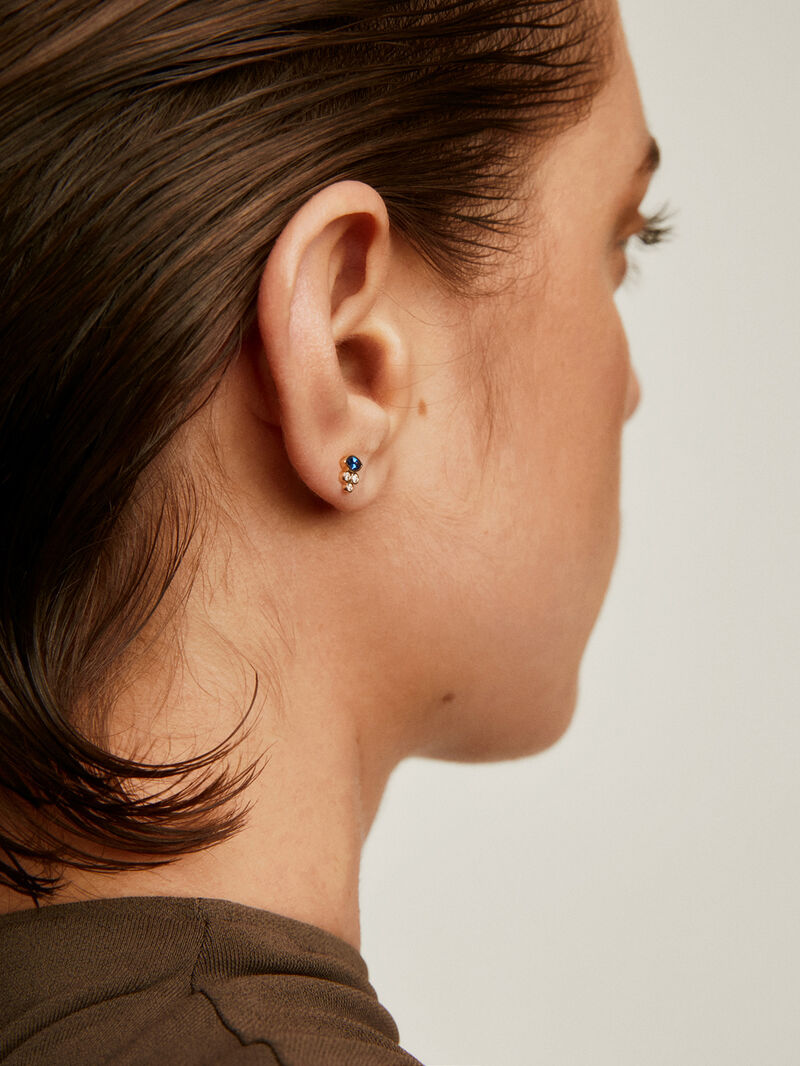 Individual 9K yellow gold earring with blue sapphire and diamonds. image number 3