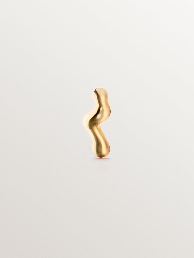Individual 18K yellow gold piercing with an organic wave shape. image number 0