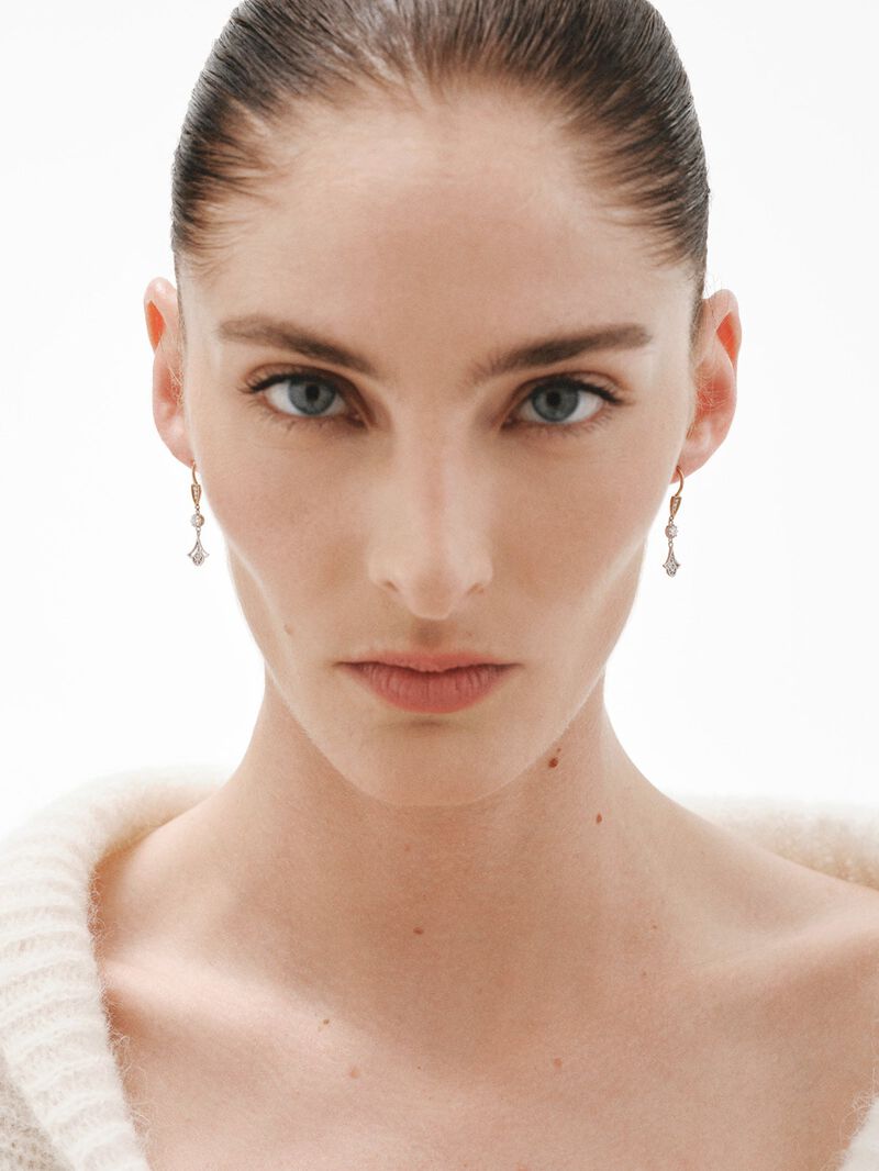 18K white and yellow gold earrings with brilliant cut diamonds image number 2
