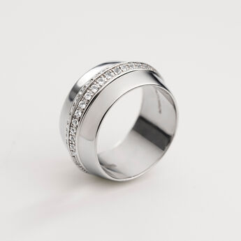 Anillo ancho de plata con piedras topacios blancos, J05187-01-WT, mainproduct