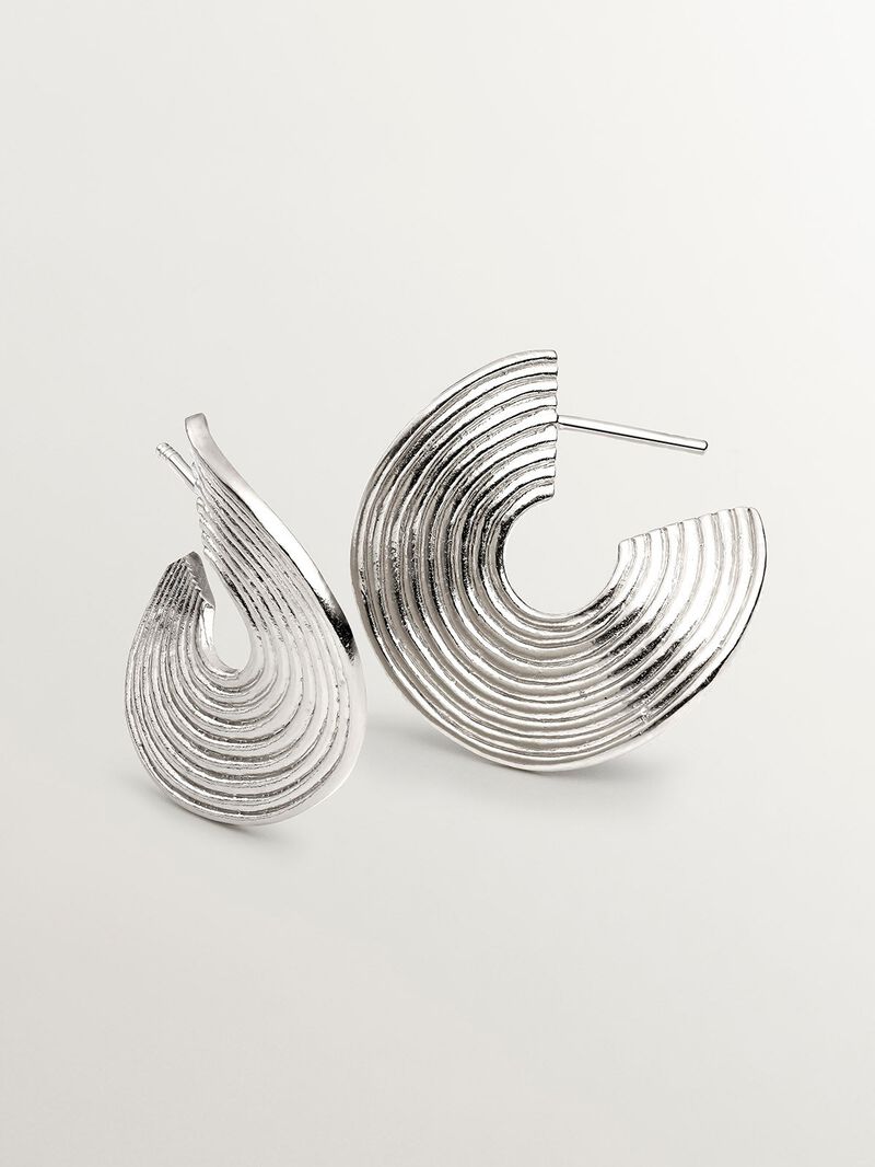 Medium-sized 925 silver hoop earrings with embossed and irregular shape image number 2