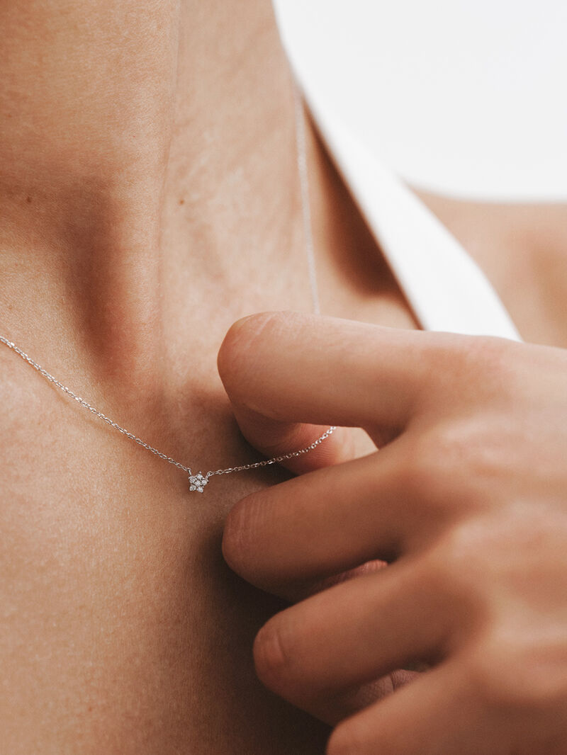 18K White Gold Diamond Star Pendant image number 0