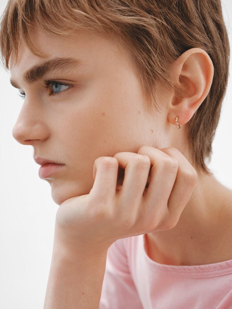 Individual 925 silver hoop earring bathed in 18K yellow gold with blue and white topazes. image number 3