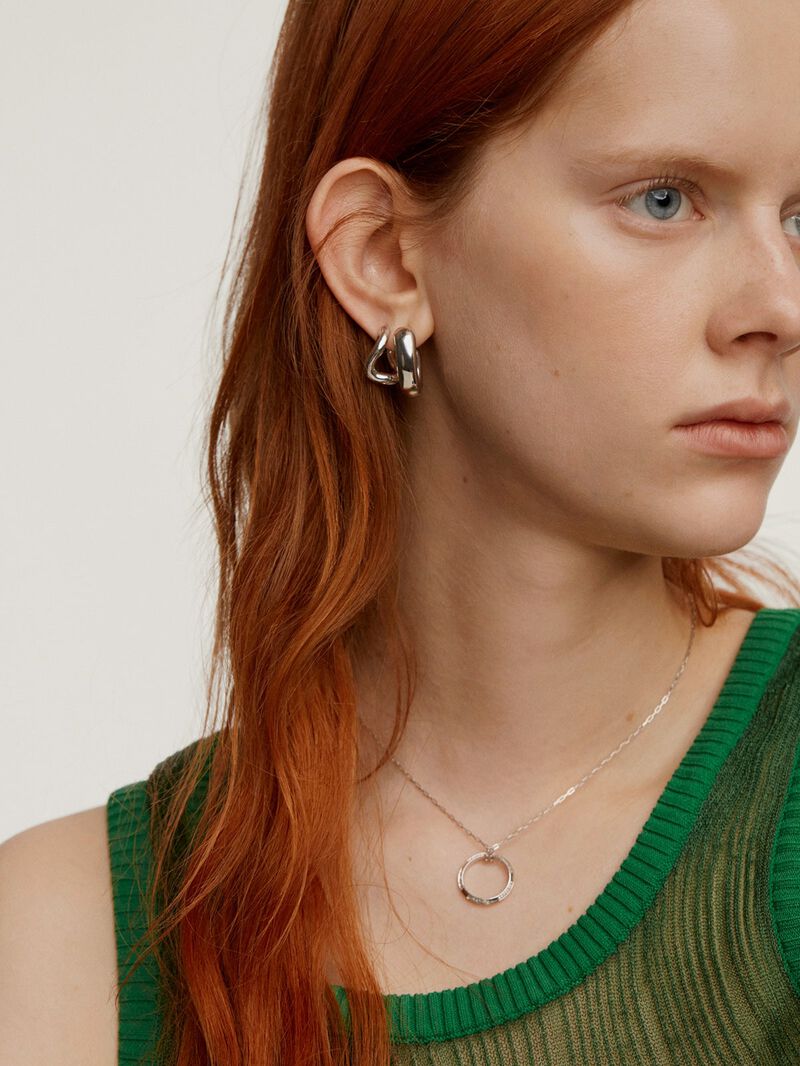 Medium thick 925 silver hoop earrings with a wavy shape. image number 5