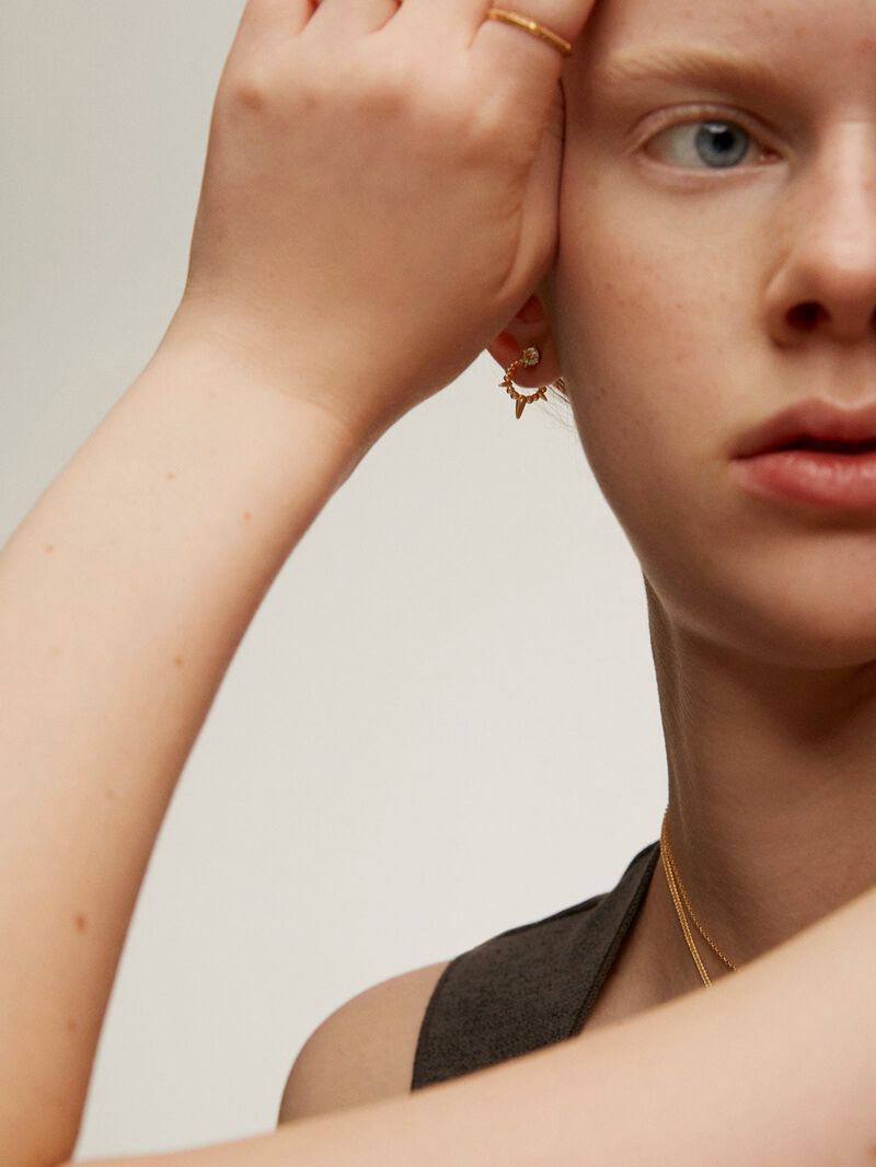 Individual 9K yellow gold earring with balls and spikes. image number 4
