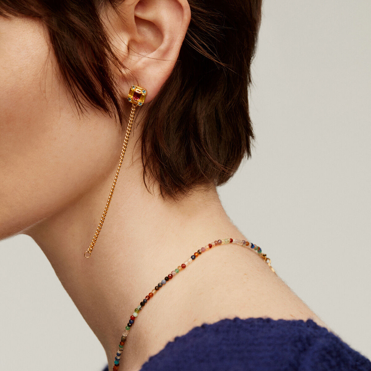 Boucles d’oreilles pendantes à chaîne en argent plaqué en or jaune 18 K avec des pierres multicolores, J04925-02-RO-PE-LB, hi-res